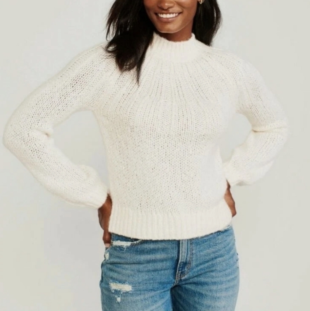 NWT Abercrombie & Fitch Womens Fuzzy Mock Neck Sweater. Cream/White. Knit. XL.